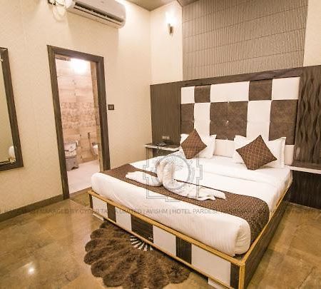 Hotel Pardesi Haridwār Zewnętrze zdjęcie
