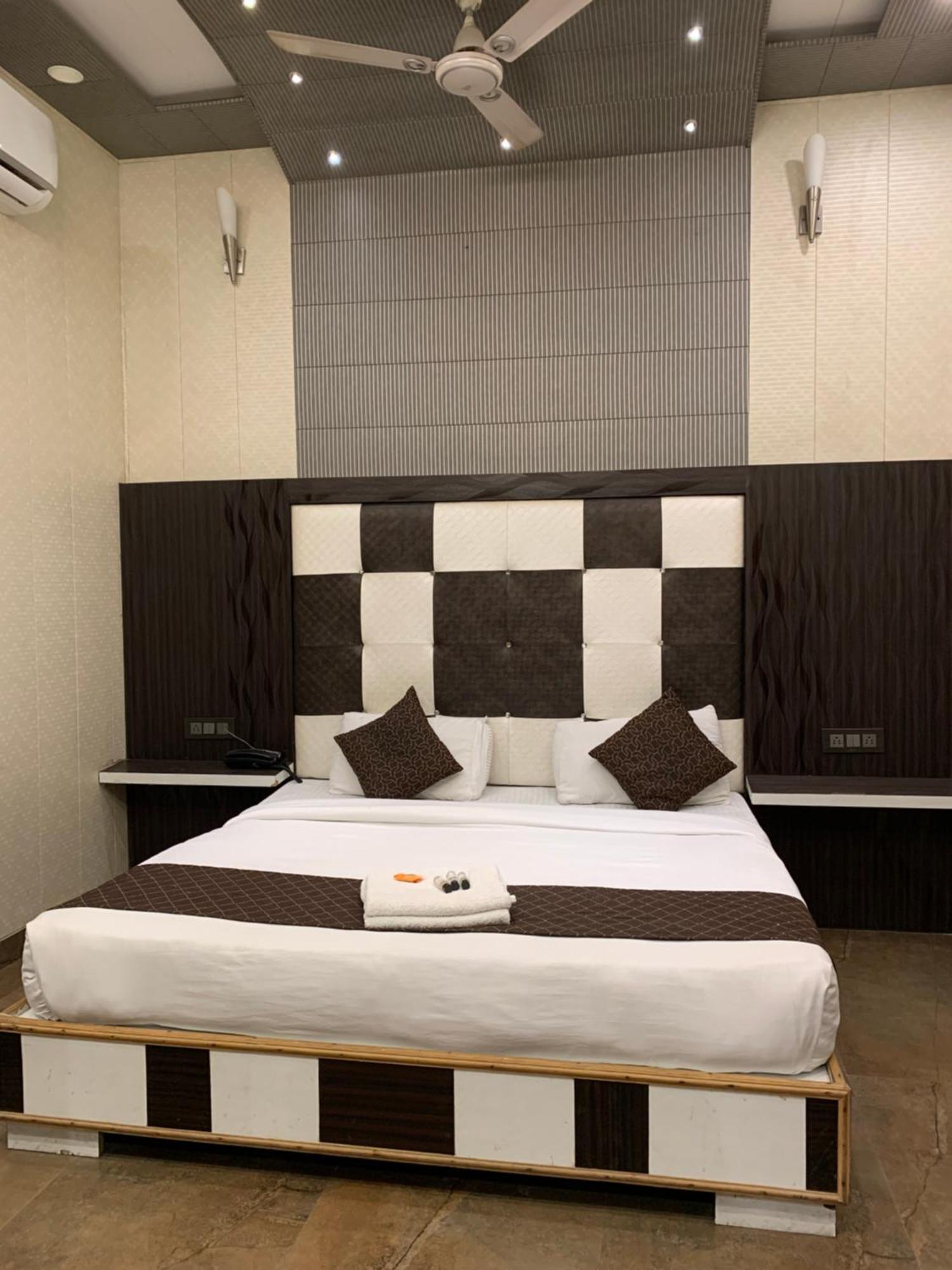 Hotel Pardesi Haridwār Zewnętrze zdjęcie
